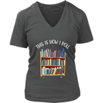 "This is how i roll" V-neck Tshirt - Gifts For Reading Addicts