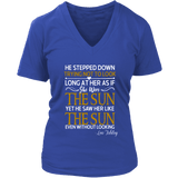 "As if she were the sun" V-neck Tshirt - Gifts For Reading Addicts